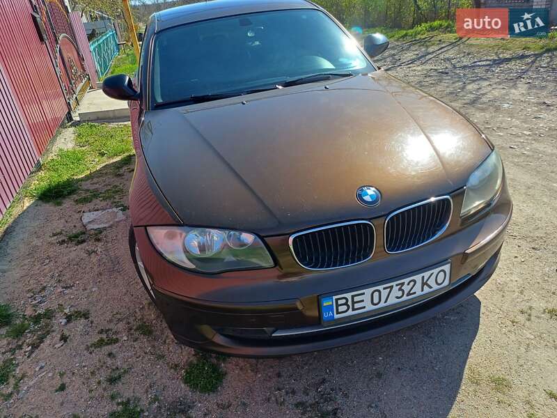 Хетчбек BMW 1 Series 2010 в Первомайську