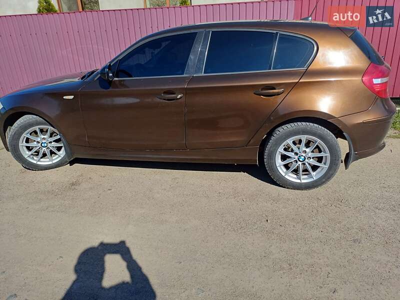 Хетчбек BMW 1 Series 2010 в Первомайську