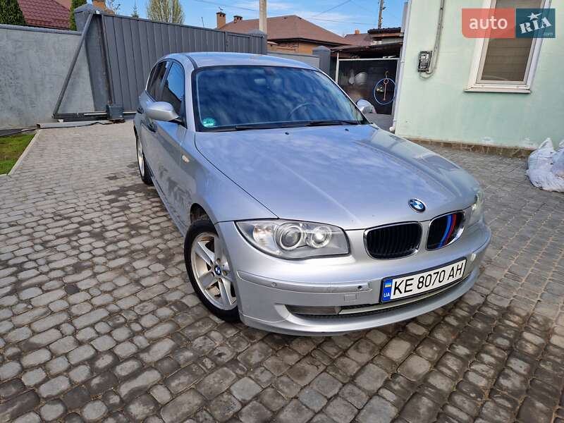 Хэтчбек BMW 1 Series 2006 в 