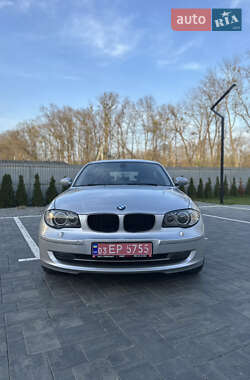 Хетчбек BMW 1 Series 2009 в 