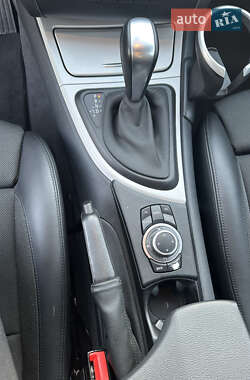 Хетчбек BMW 1 Series 2009 в 