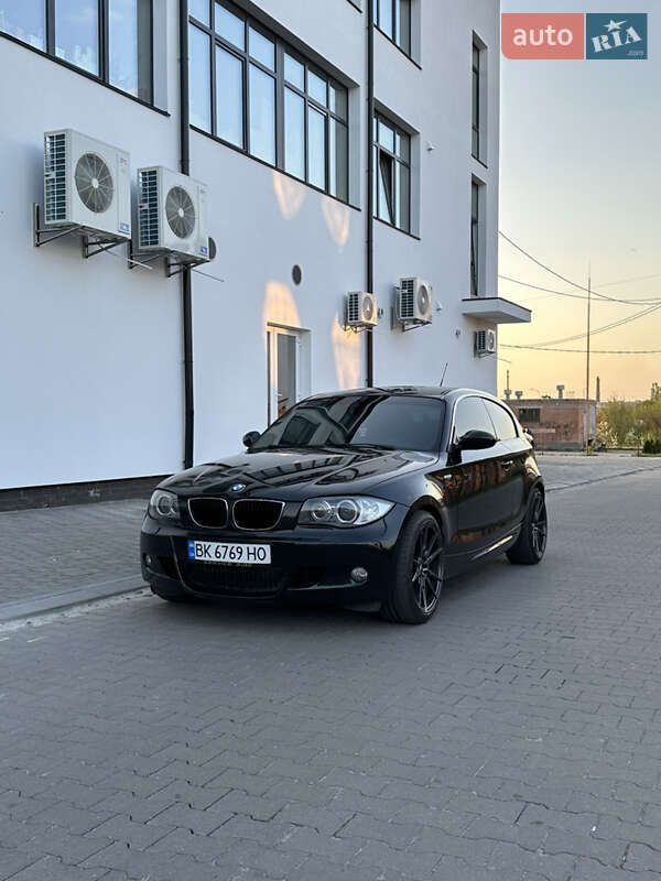 Хэтчбек BMW 1 Series 2008 в Ровно