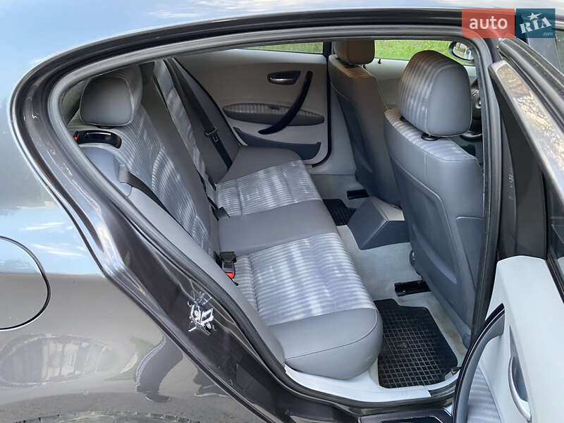 Хетчбек BMW 1 Series 2006 в Зміїві