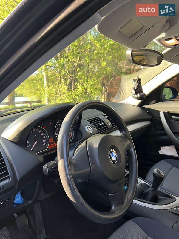 Хэтчбек BMW 1 Series 2005 в Ивано-Франковске