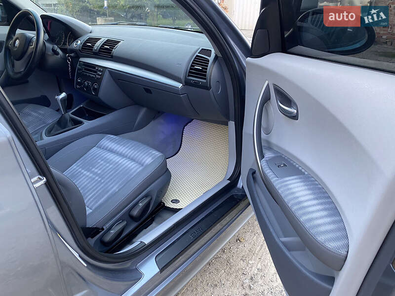 Хэтчбек BMW 1 Series 2005 в Ивано-Франковске