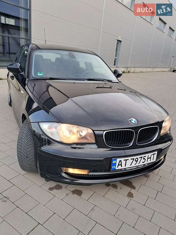 Хэтчбек BMW 1 Series 2010 в Ивано-Франковске