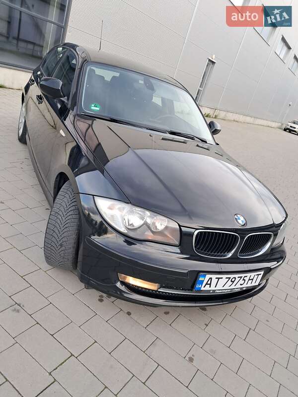 Хэтчбек BMW 1 Series 2010 в Ивано-Франковске