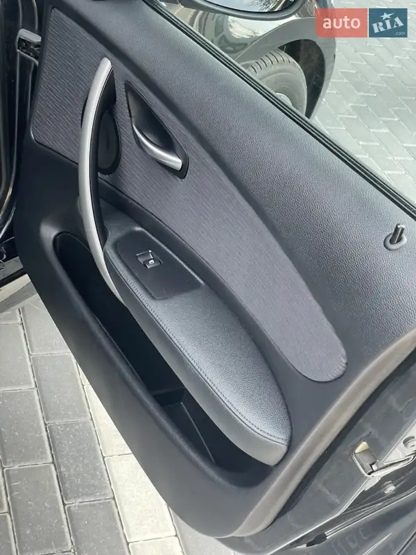 BMW 1 Series 2009 VIN WBAUH31010E402488 фото оголошення 32 з 70
