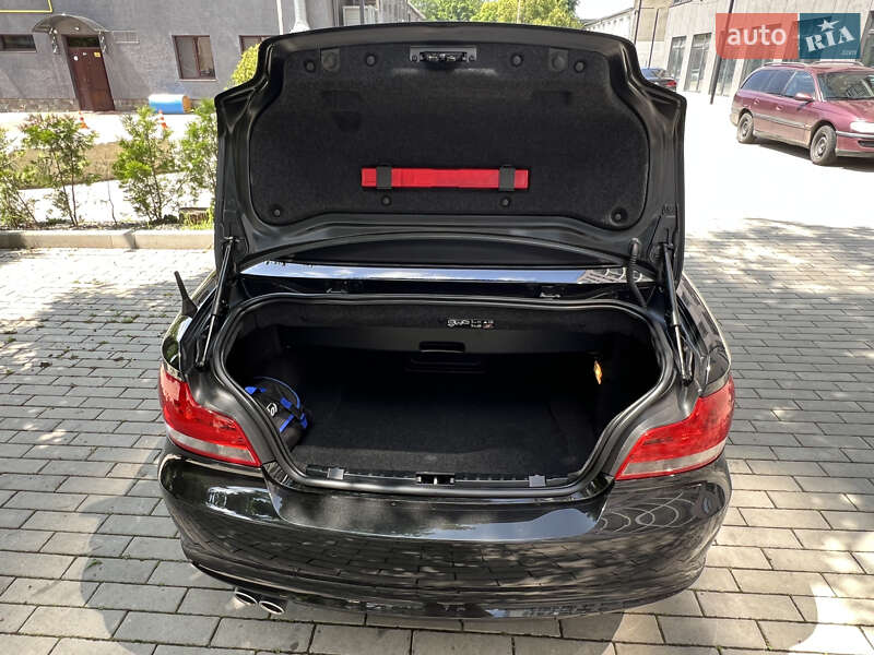 Кабриолет BMW 1 Series 2011 в Ужгороде