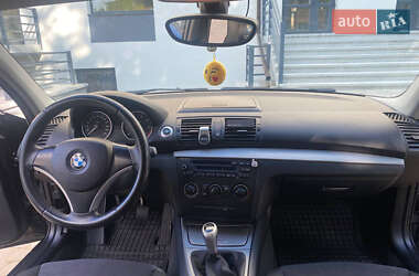 Хетчбек BMW 1 Series 2009 в 