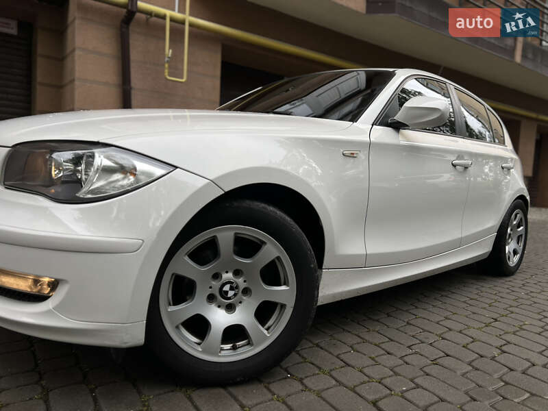 Хетчбек BMW 1 Series 2009 в Надвірній