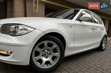 Хетчбек BMW 1 Series 2009 в 