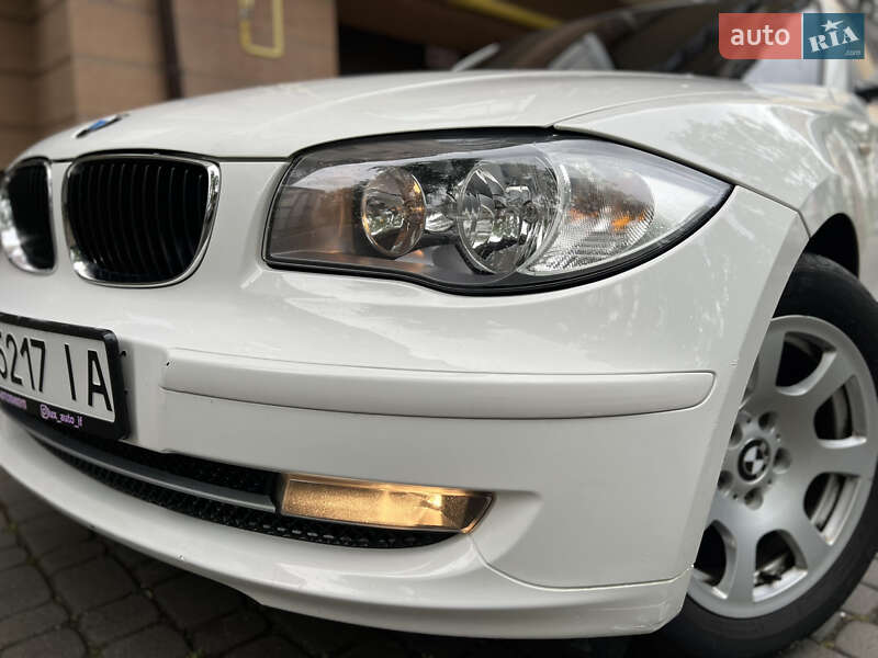 Хетчбек BMW 1 Series 2009 в Надвірній