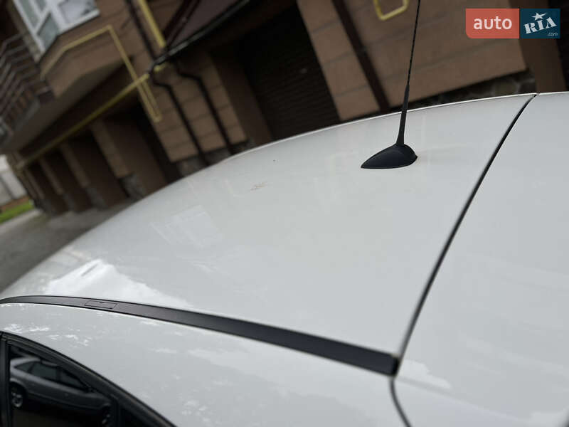 Хетчбек BMW 1 Series 2009 в Надвірній