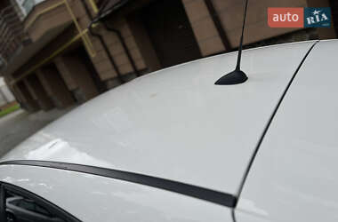 Хетчбек BMW 1 Series 2009 в 