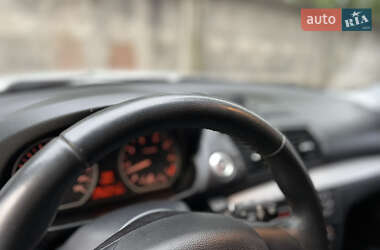 Хетчбек BMW 1 Series 2009 в 