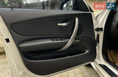 Хетчбек BMW 1 Series 2009 в 