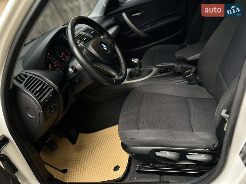 Хетчбек BMW 1 Series 2009 в Надвірній