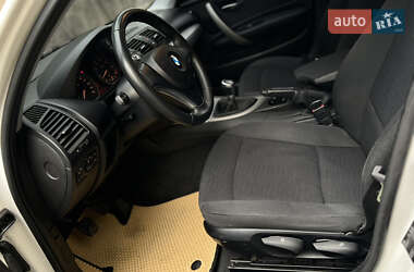Хетчбек BMW 1 Series 2009 в 