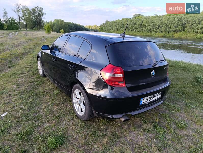 Хетчбек BMW 1 Series 2007 в Сосницях