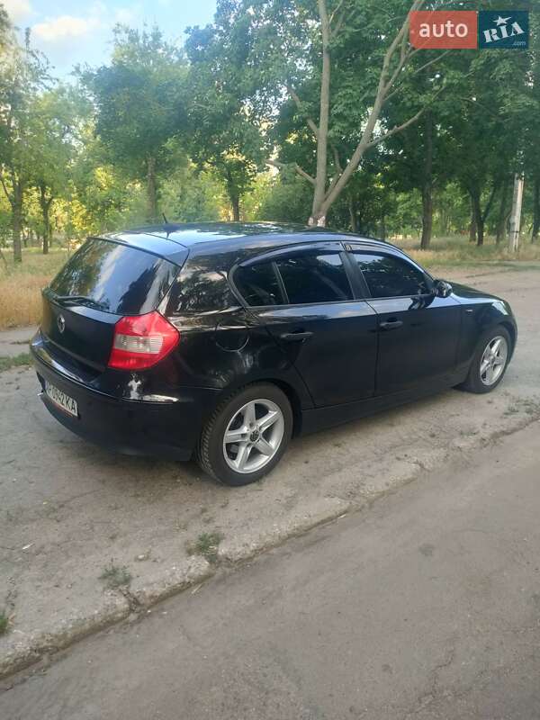 Хетчбек BMW 1 Series 2006 в Запоріжжі
