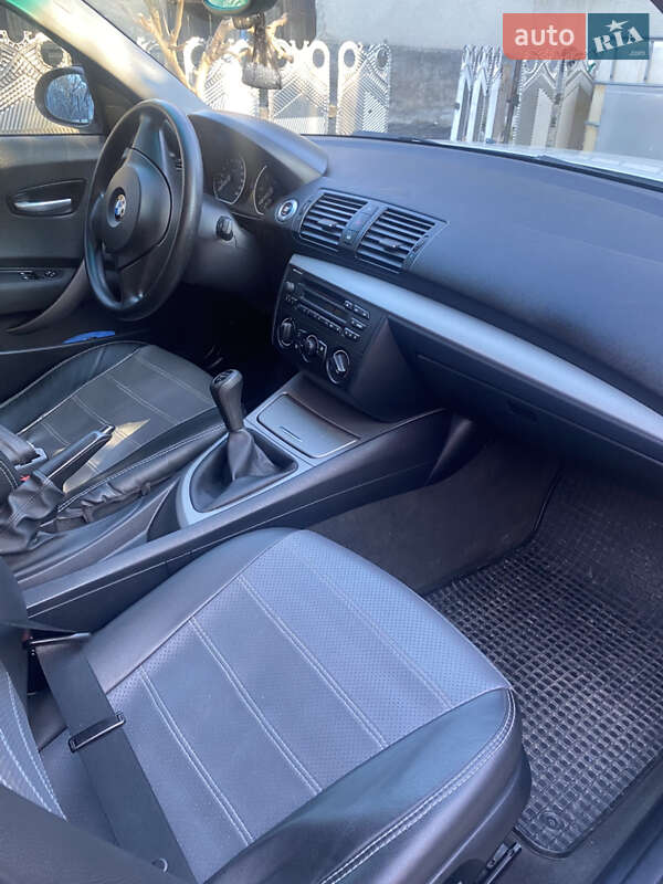 Хетчбек BMW 1 Series 2005 в Мукачевому