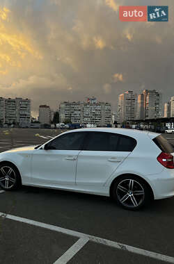 Хетчбек BMW 1 Series 2009 в 