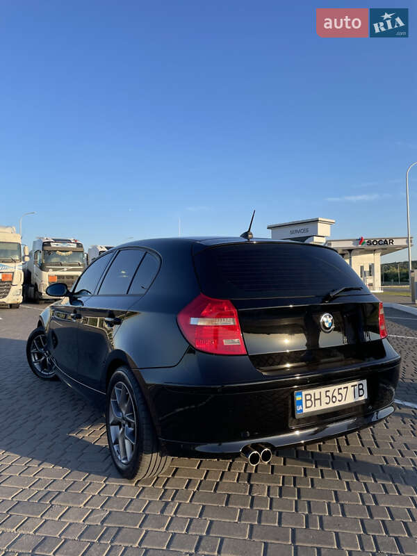 Хэтчбек BMW 1 Series 2007 в Червонознаменке