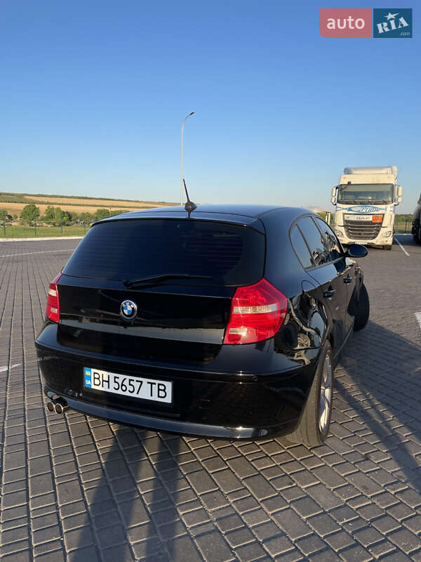 Хэтчбек BMW 1 Series 2007 в Червонознаменке