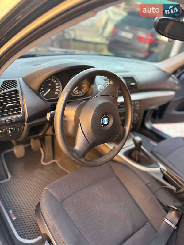 Хэтчбек BMW 1 Series 2007 в Одессе
