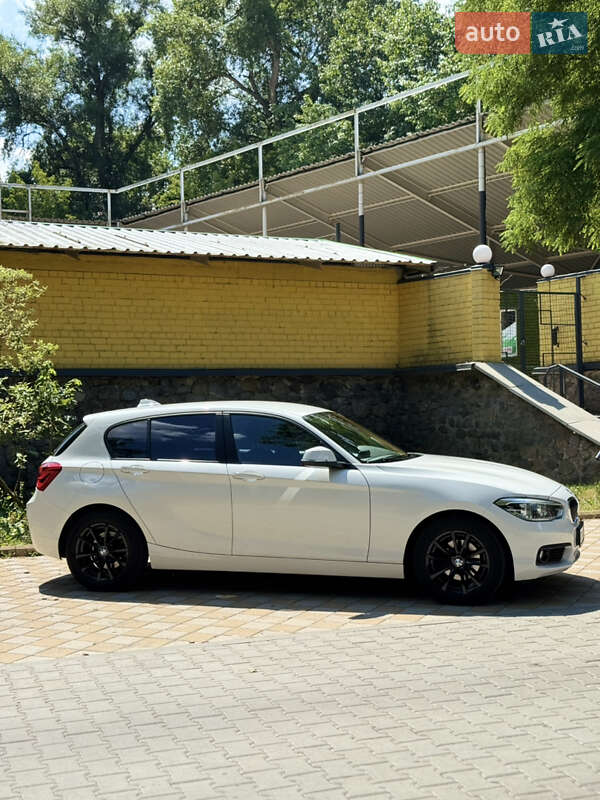 Хэтчбек BMW 1 Series 2017 в Киеве