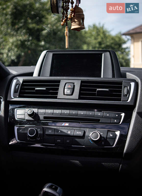 Хетчбек BMW 1 Series 2016 в Чернівцях