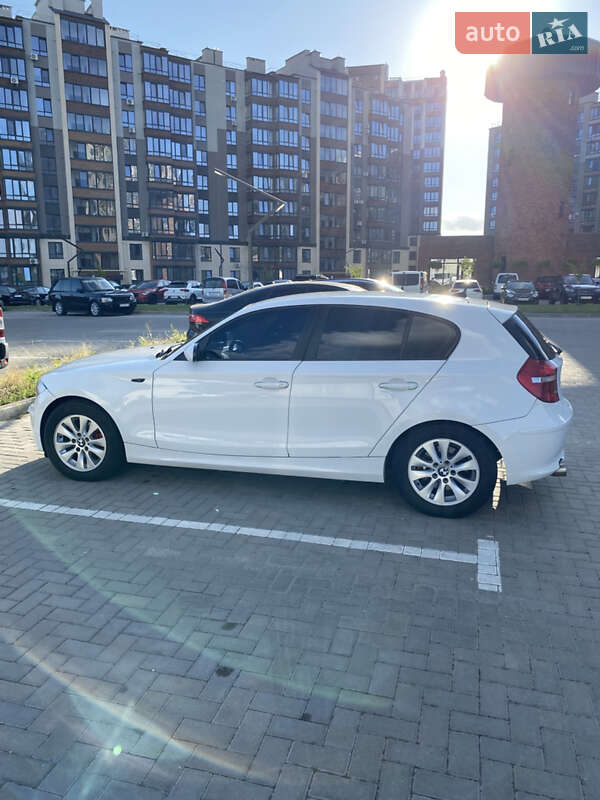 Хетчбек BMW 1 Series 2009 в Житомирі