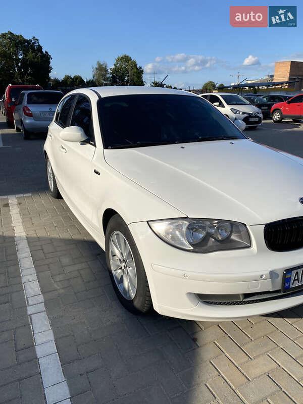 Хетчбек BMW 1 Series 2009 в Житомирі