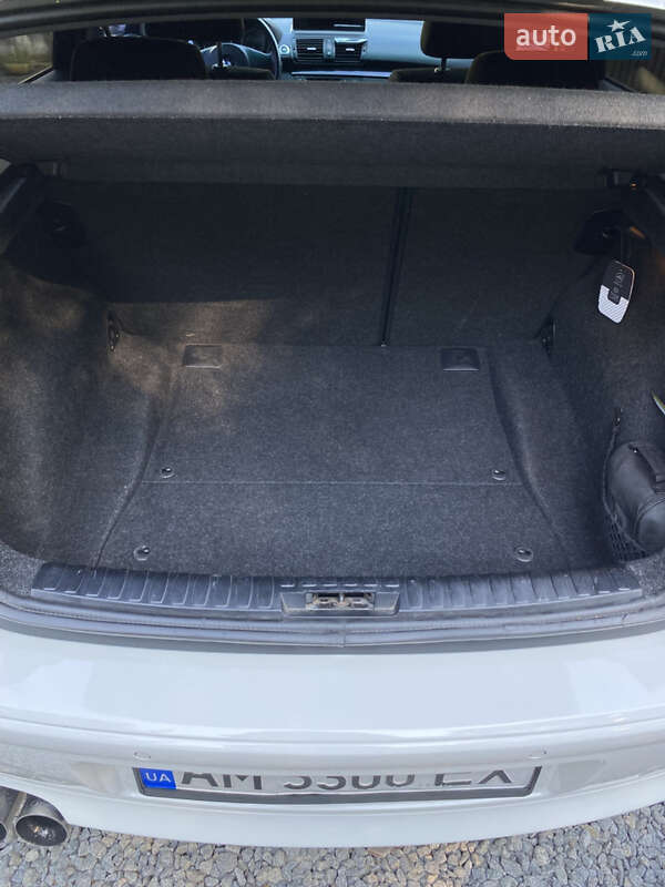 Хетчбек BMW 1 Series 2009 в Житомирі