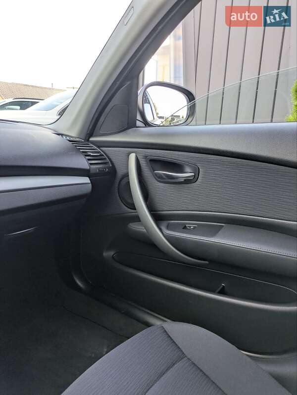 Хэтчбек BMW 1 Series 2010 в Львове