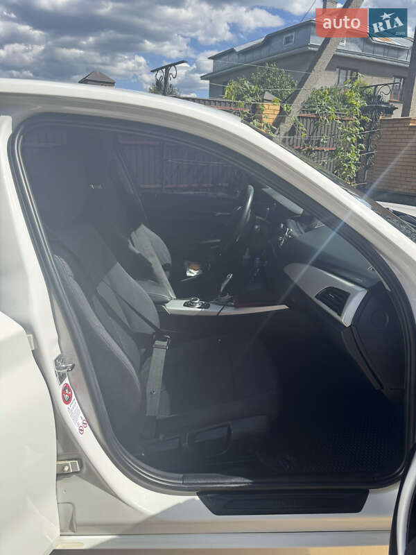 Хэтчбек BMW 1 Series 2012 в Перегинском