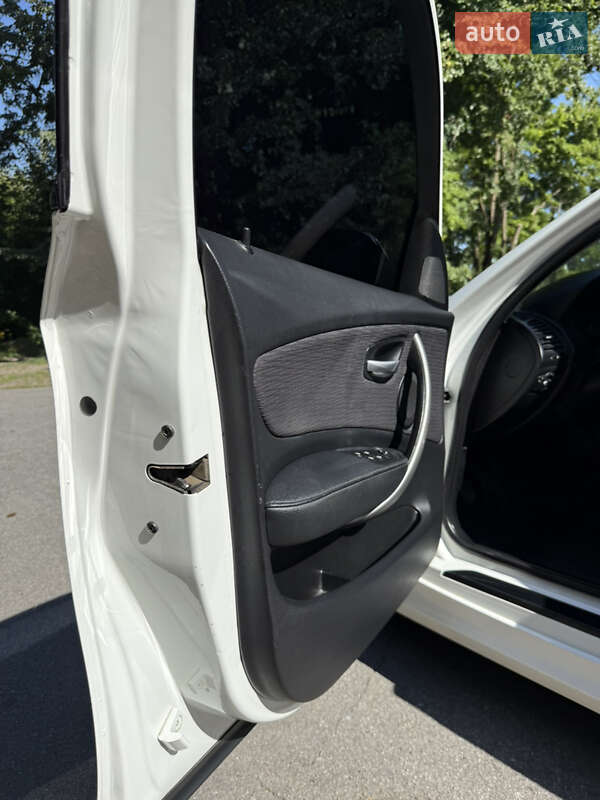 Хетчбек BMW 1 Series 2009 в Немирові