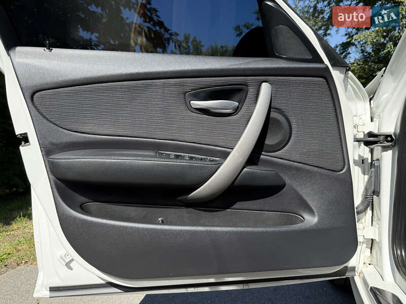 Хетчбек BMW 1 Series 2009 в Немирові