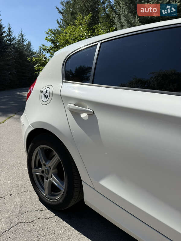 Хетчбек BMW 1 Series 2009 в Немирові