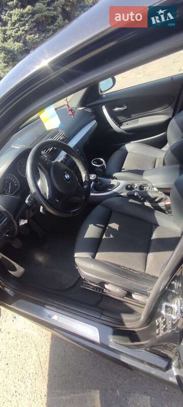 Хэтчбек BMW 1 Series 2009 в Каменском