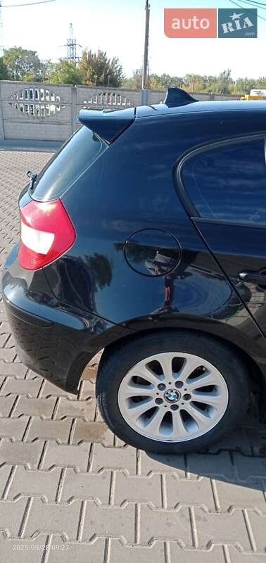 Хэтчбек BMW 1 Series 2005 в Кривом Роге