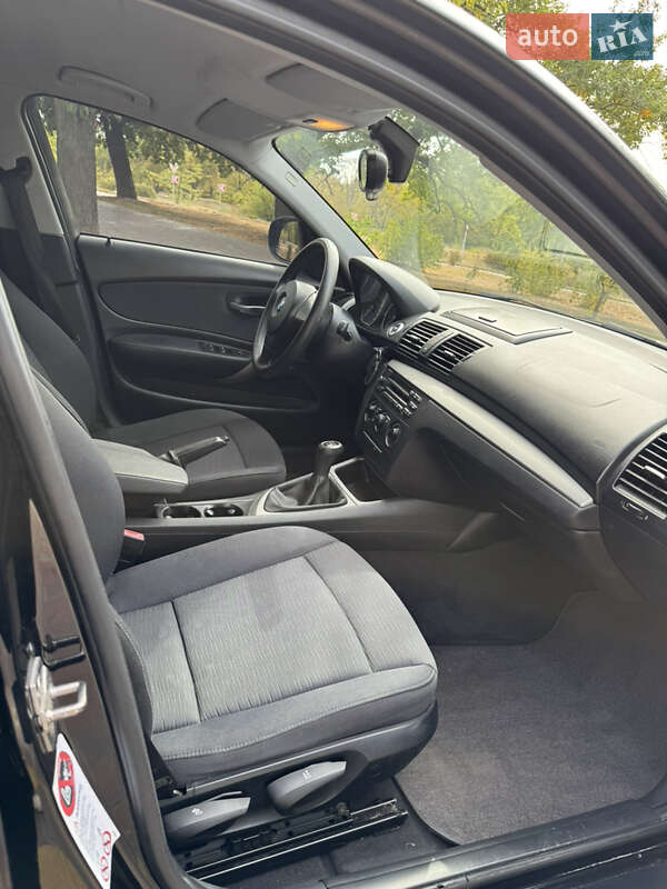 Хэтчбек BMW 1 Series 2010 в Кропивницком фото 15 Хэтчбек BMW 1 Series 2010 в Кропивницком