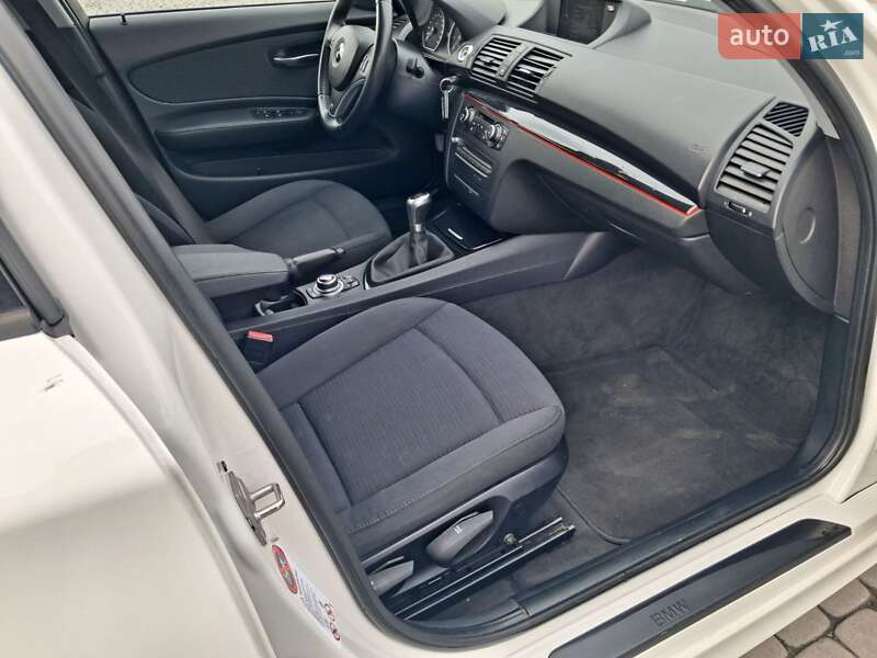 Хэтчбек BMW 1 Series 2010 в Ровно