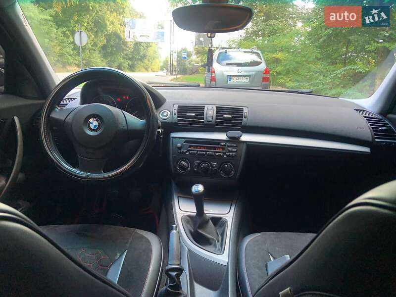 Хэтчбек BMW 1 Series 2005 в Винниках