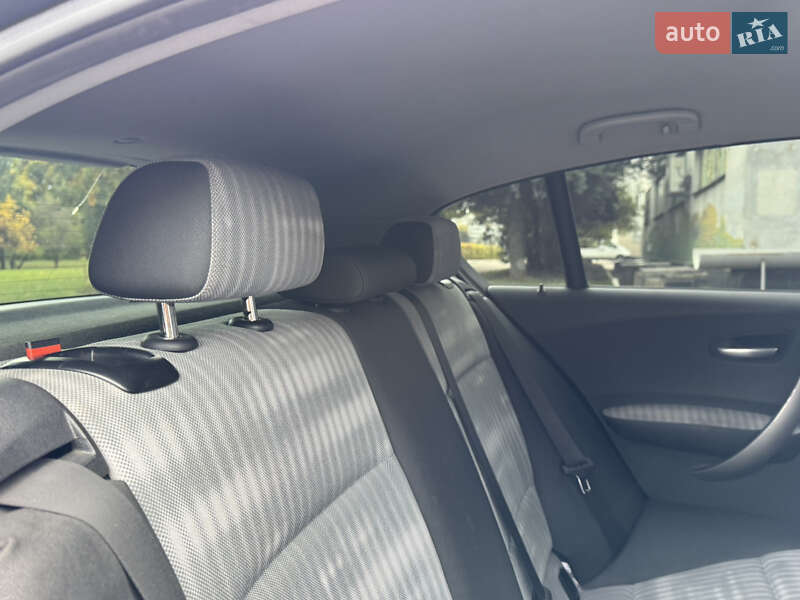 Хетчбек BMW 1 Series 2006 в Рівному фото 42 Хетчбек BMW 1 Series 2006 в Рівному