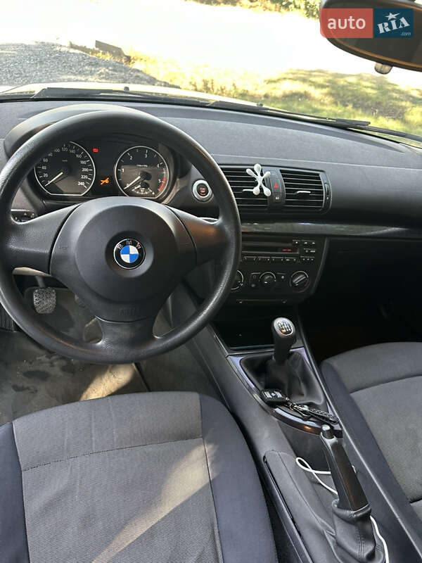 Хэтчбек BMW 1 Series 2005 в Вознесенске