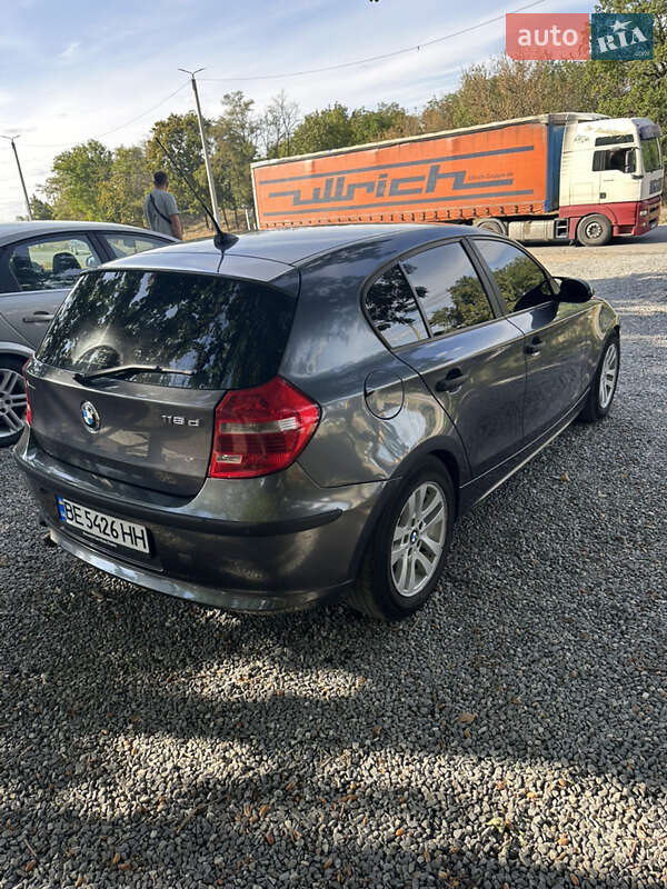 Хэтчбек BMW 1 Series 2005 в Вознесенске