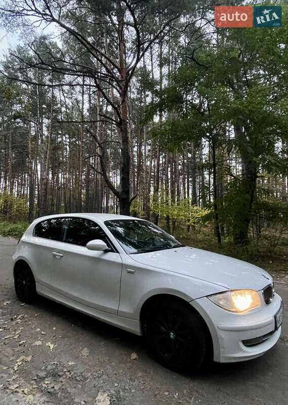 Хэтчбек BMW 1 Series 2007 в Киеве