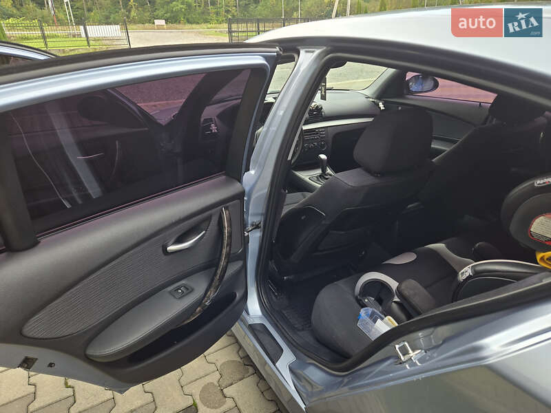 Хэтчбек BMW 1 Series 2009 в Мукачево
